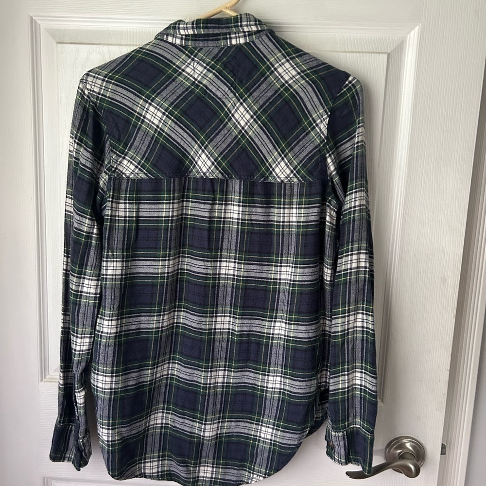 Abercrombie and Finch woman’s flannel button up size small - Picture 3 of 3